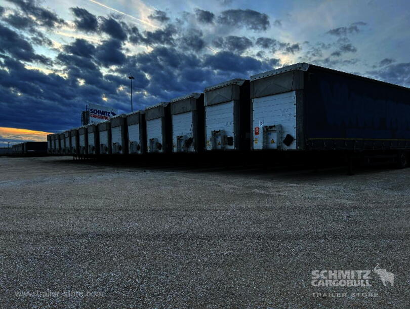 Schmitz Cargobull - Mega Curtainsider