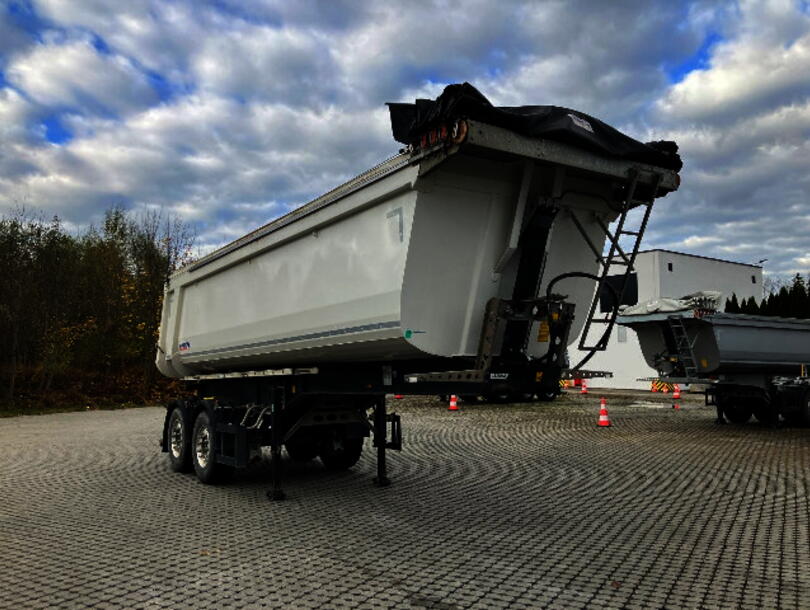 Schmitz Cargobull - steel half pipe body Tipper