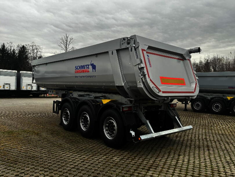 Schmitz Cargobull - steel half pipe body Tipper (1)