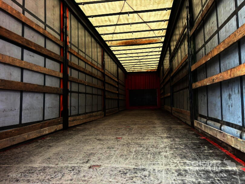 Krone - Standard Curtainsider (9)