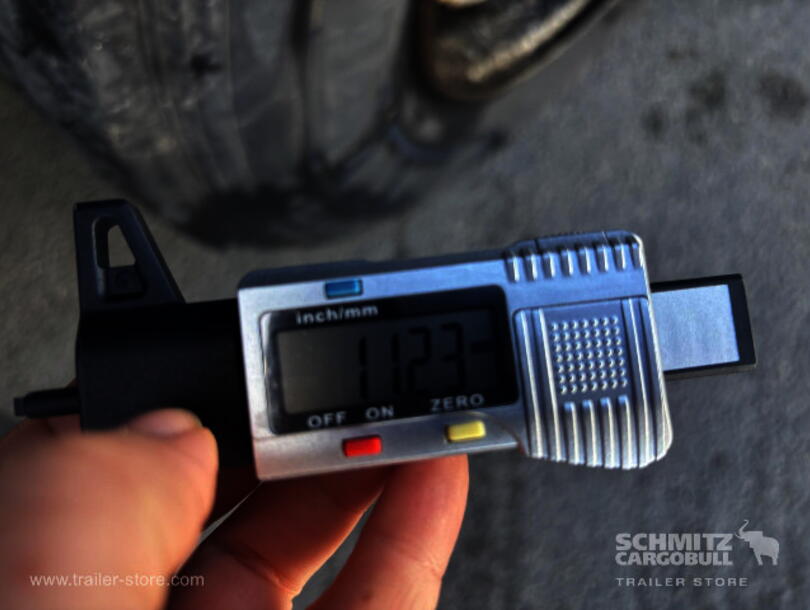 Schmitz Cargobull - Lona para empurrar Mega (8)