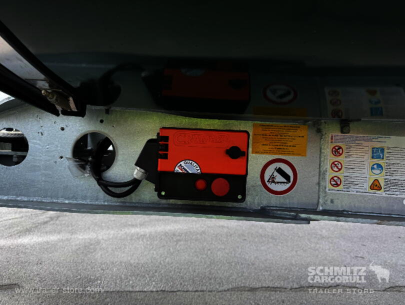 Schmitz Cargobull - Camião basculante con caixa de aço arredondada (15)