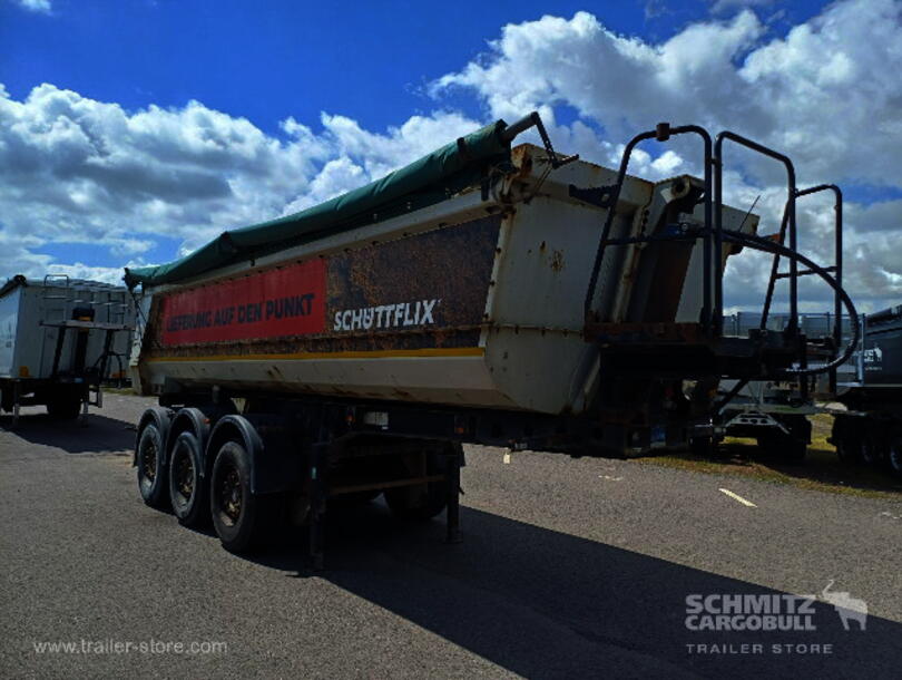Kögel - steel half pipe body Tipper