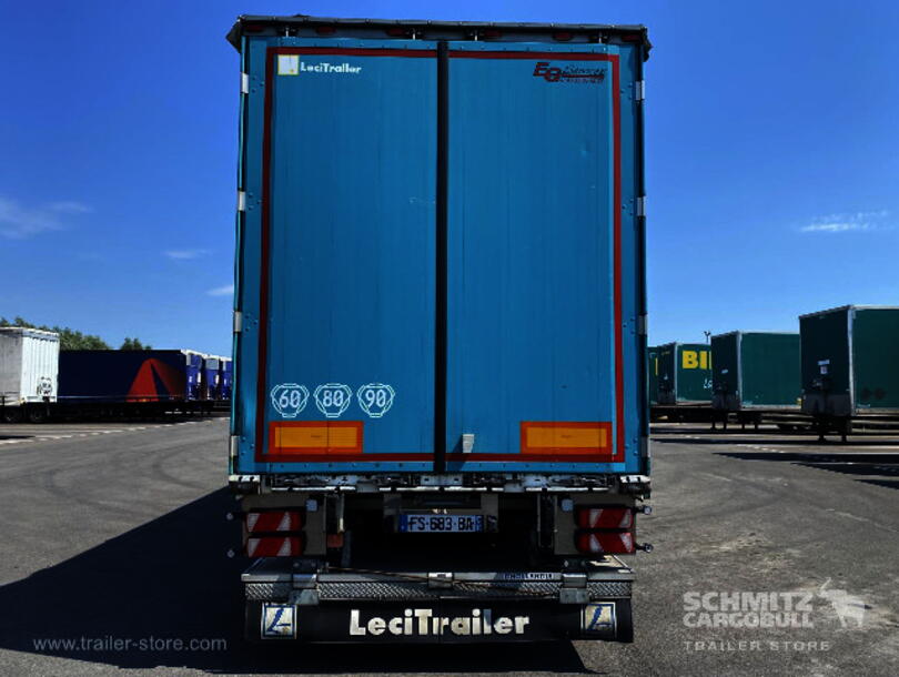 Leci Trailer - Lona para empurrar Lona nas paredes laterais (8)
