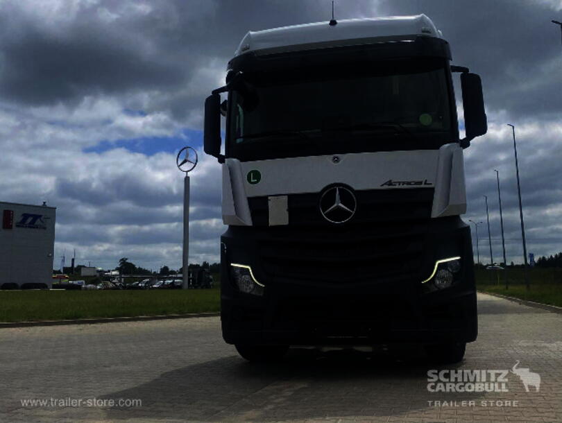 Mercedes-Benz - Commercial vehicles Tractor unit