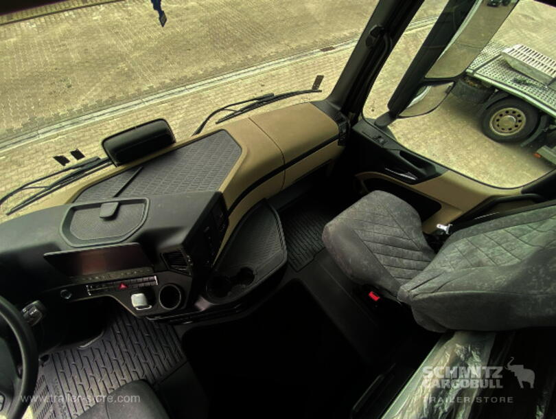 Mercedes-Benz - Commercial vehicles Tractor unit (10)