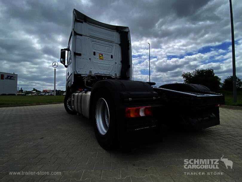 Mercedes-Benz - Commercial vehicles Tractor unit (2)