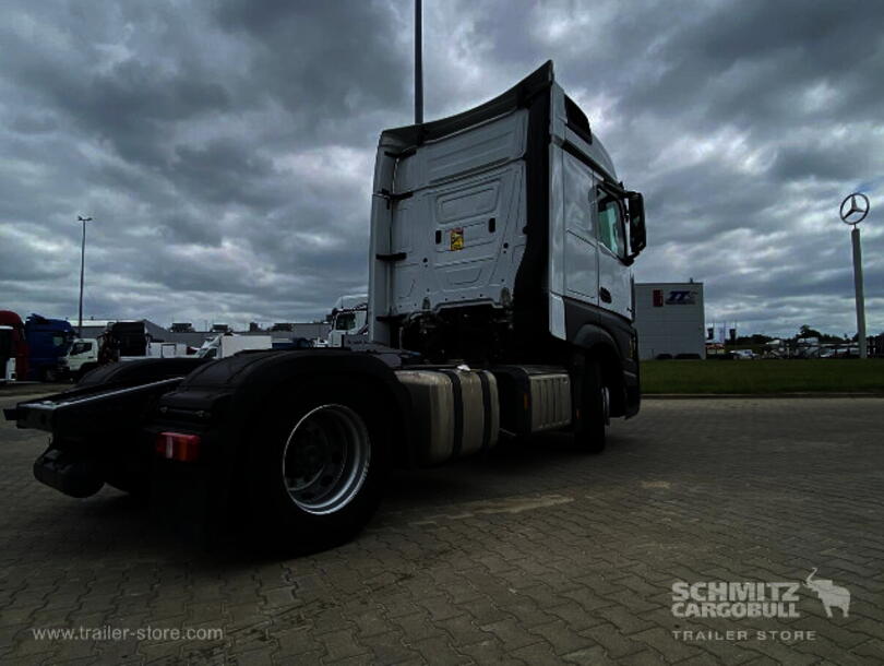 Mercedes-Benz - Commercial vehicles Tractor unit (3)