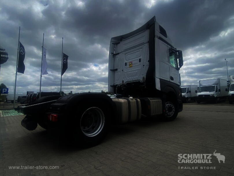 Mercedes-Benz - Commercial vehicles Tractor unit (4)