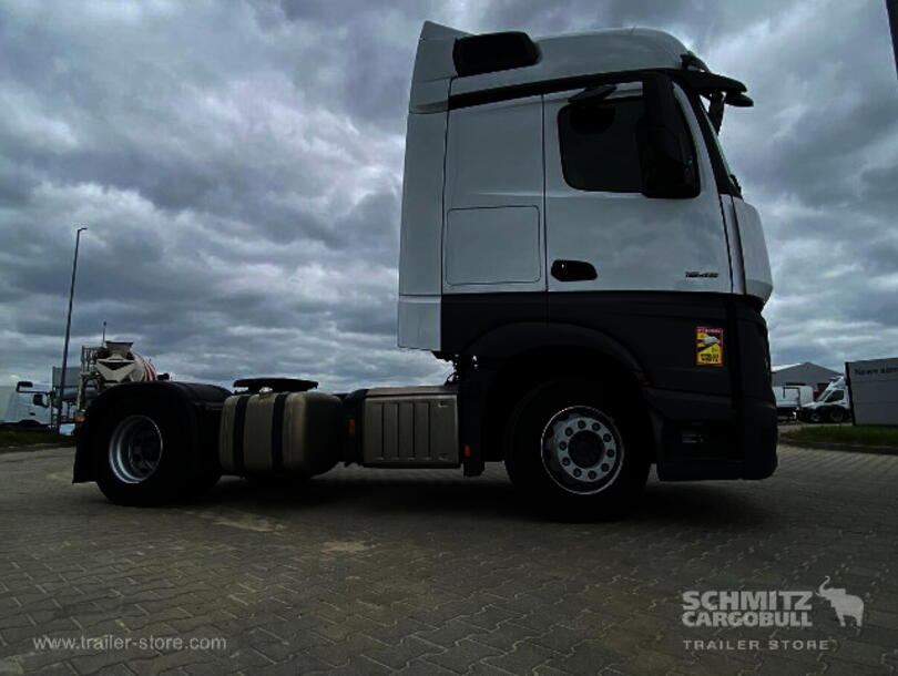 Mercedes-Benz - Commercial vehicles Tractor unit (5)