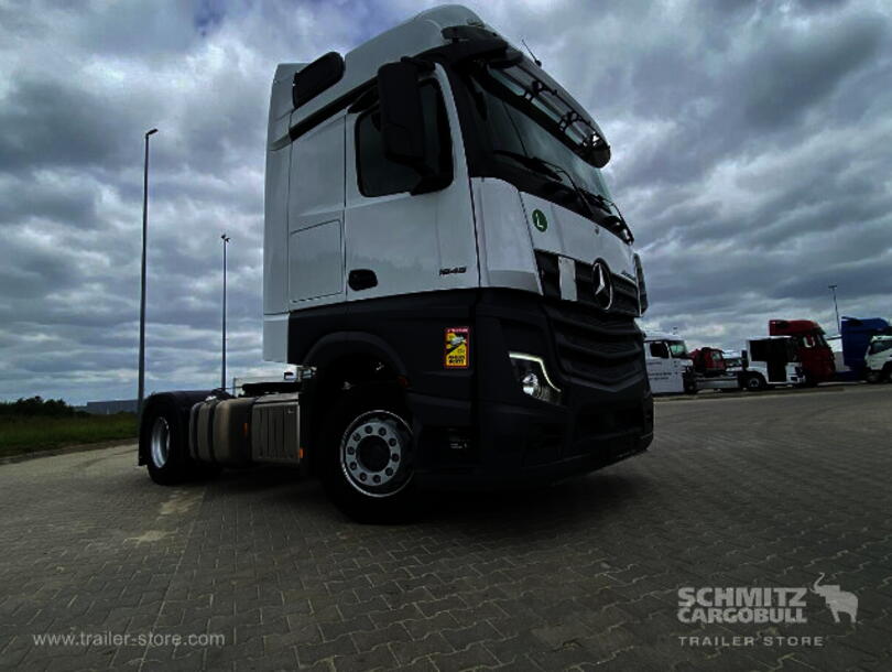 Mercedes-Benz - Commercial vehicles Tractor unit (6)